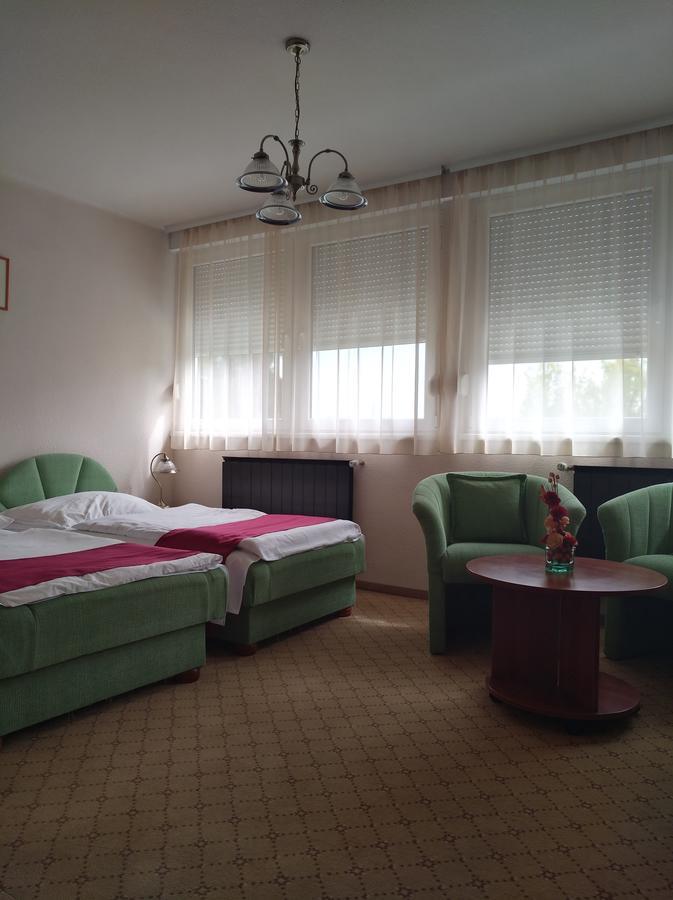 Otp Hotel Budapeszt Zewnętrze zdjęcie